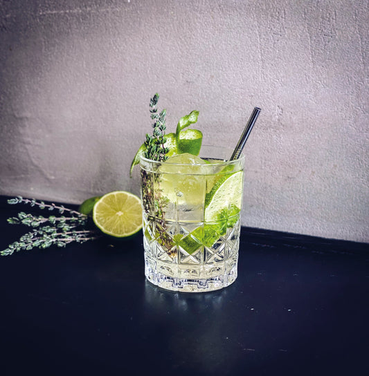 Gin Tonic mit Hollala Demeter BIO Sirup Thymian - Hollala - mix.drink.enjoy!